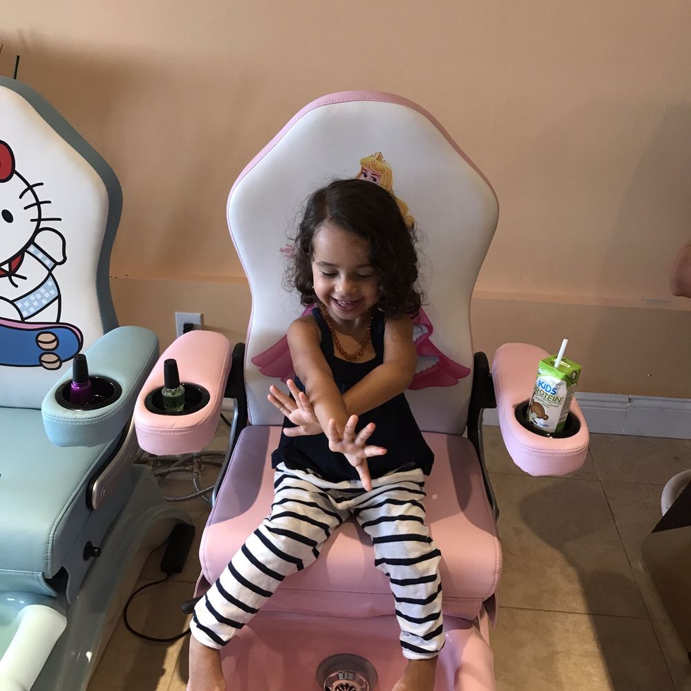 Oscar Nail Bar - Perfect chair for the growing ladies. - Nail Salons Near Me - Clearwater, Florida