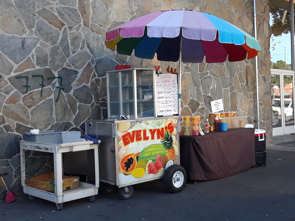 Evelyn's Frutas Logo