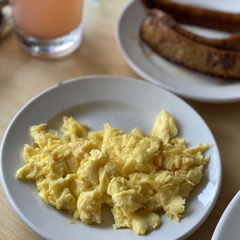 The Bongo Room - Scrambled Eggs and Side Smoked Apple & Maple Chicken Sausage - New American Near Me - Chicago, Illinois
