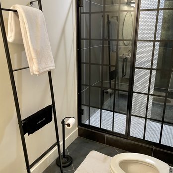 Bespoke Inn - Flagstaff - Bathroom - Hotels Near Me - Flagstaff, Arizona Bespoke Inn - Flagstaff - Bathroom - Hotels Near Me - Flagstaff, Arizona