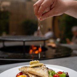 Potrefená Husa Na Verandách - Oblíbená pivovarská restaurace Na Smíchově s moderním interiérem, českou kuchyní a širokou nabídkou čepovaných piv Staropramen.