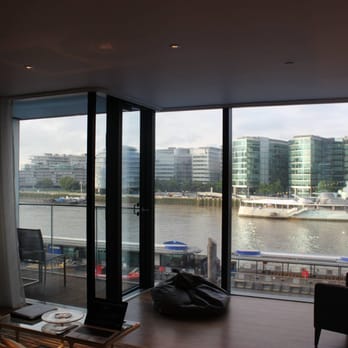 Cheval Three Quays - View of the Thames from the living room - Apartments Near Me - London, XGL Cheval Three Quays - View of the Thames from the living room - Apartments Near Me - London, XGL