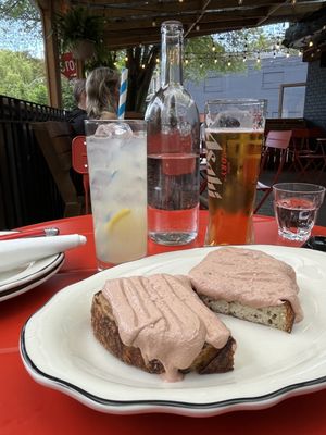 The Old York Tavern by null