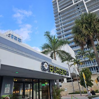 BurgerFi - Outside view - Burgers Near Me - Miami Beach, Florida BurgerFi - Outside view - Burgers Near Me - Miami Beach, Florida