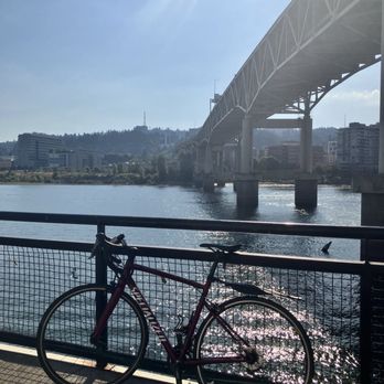 Willamette River - Local Flavor Near Me - Portland, Oregon Willamette River - Local Flavor Near Me - Portland, Oregon
