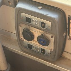 Turibus - Doesn't work. And headphones aren't available anyway.