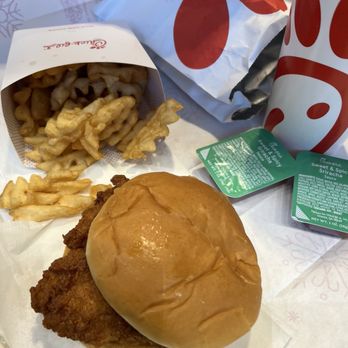 Chick-fil-A - Chicken sandwich waffles fries Lemonade - Fast Food Near Me - New York, New York