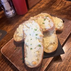 Seumus's Irish Bar - Garlic bread with cheese