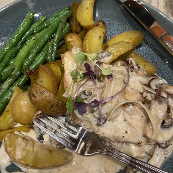 Garden Table - Whiskey cream chicken - Breakfast & Brunch Near Me - Carmel, Indiana
