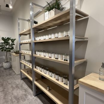 AURA Candle Bar - Tons of scents! - Candle Stores Near Me - Chicago, Illinois