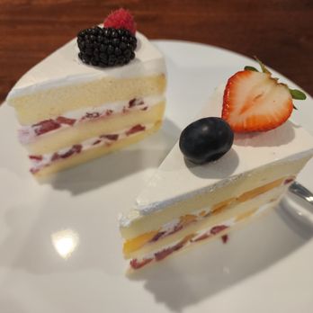 Simply Cake - Strawberry cake - Patisserie/Cake Shop Near Me - San Mateo, California Simply Cake - Strawberry cake - Patisserie/Cake Shop Near Me - San Mateo, California