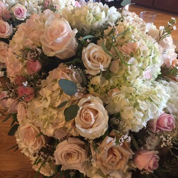 Lynne Lucente Floral Design - Floral Designers Near Me