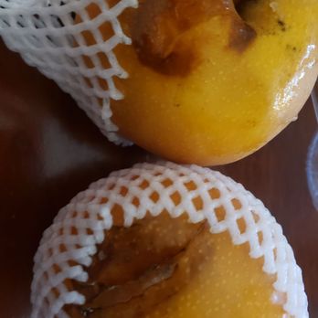 H Mart - Arcadia - Damaged and moldy on the bottom of the pears. - Grocery Near Me - Arcadia, California