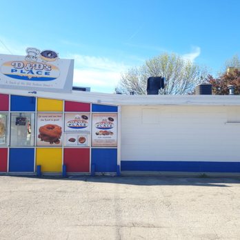 D&D's Place - D&D's Place - Donuts Near Me - Chicago, Illinois