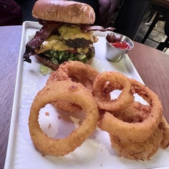 Touchdown Taphouse - Touchdown Classic with bacon. Subbed onion rings. Onion rings were perfection. - Sports Bars Near Me - Anna, Texas Touchdown Taphouse - Touchdown Classic with bacon. Subbed onion rings. Onion rings were perfection. - Sports Bars Near Me - Anna, Texas