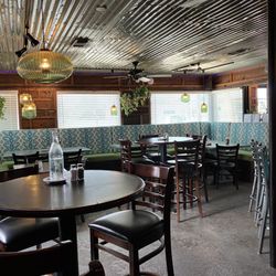 Scotty's Bistro & Pub - Dining room