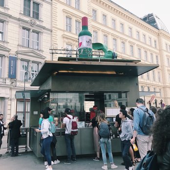 Bitzinger - stand located right in front of albertina museum - Curry Sausage Near Me - Vienna, 9