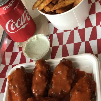 Butchies - Buffalo hot wings, hot shake fries and blue cheese ranch sauce. - Chicken Shop Near Me - London, XGL