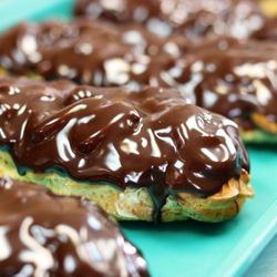 Manny's Fine Pastries - Éclairs
