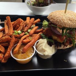 Burgerkult - Zündstoff 120g mit Süsskartoffel Fritten
