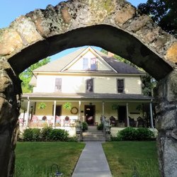 The Buck House Inn On Bald Mountain Creek