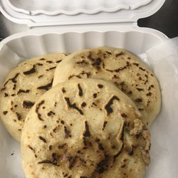 Las Delicias Salvadoran - Pupusas de chicharrón