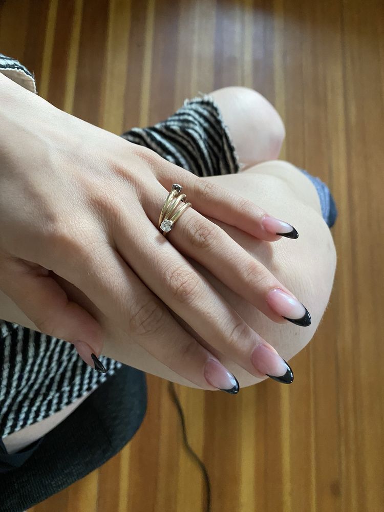 Sunny's Nails & Spa Logo