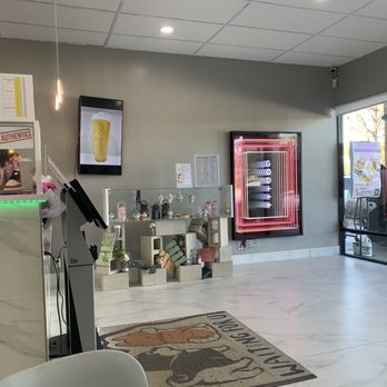 Goomo Tea - Interior - Bubble Tea Near Me - Walnut, California Goomo Tea - Interior - Bubble Tea Near Me - Walnut, California