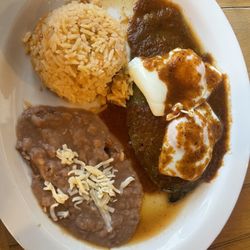 Meson Leonardos - Nopal relleno de queso rice beans eggs
