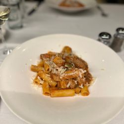 Rigatoni con Ragu Napolitano