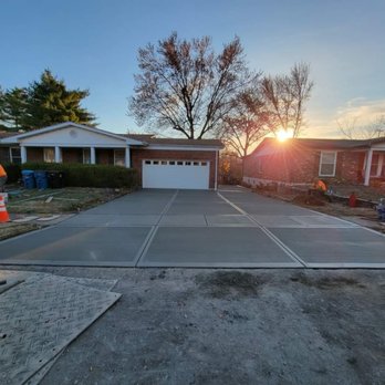 Emmstone Designs - Concrete Driveway - Landscaping Near Me