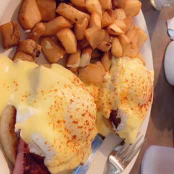 The Big Biscuit - My favorite eggs Benedict with ham and potatoes - Breakfast & Brunch Near Me - Independence, Missouri