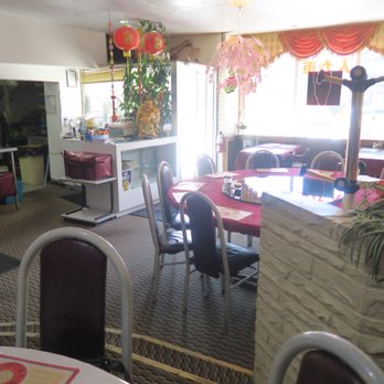 Rickshaw Restaurant - Restaurant front section, facing west onto Muskoka Road S. - Canadian (New) Near Me - Gravenhurst, Ontario Rickshaw Restaurant - Restaurant front section, facing west onto Muskoka Road S. - Canadian (New) Near Me - Gravenhurst, Ontario