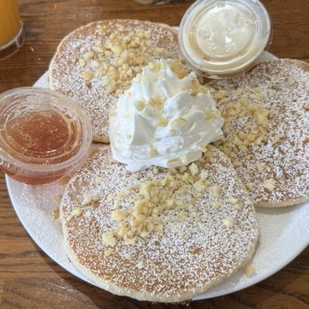 Eggs 'n Things - Waikiki Beach Eggspress - Macadamia Nut Pancakes with Coconut syrup - Breakfast & Brunch Near Me - Honolulu, Hawaii Eggs 'n Things - Waikiki Beach Eggspress - Macadamia Nut Pancakes with Coconut syrup - Breakfast & Brunch Near Me - Honolulu, Hawaii
