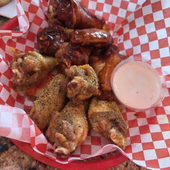 The Great Grill - 10 Wings Lemon Pepper and Spicy BBQ - Diners Near Me - Burbank, California The Great Grill - 10 Wings Lemon Pepper and Spicy BBQ - Diners Near Me - Burbank, California