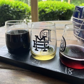 Etowah Meadery - Mead and beer flight - Meaderies Near Me - Dahlonega, Georgia Etowah Meadery - Mead and beer flight - Meaderies Near Me - Dahlonega, Georgia