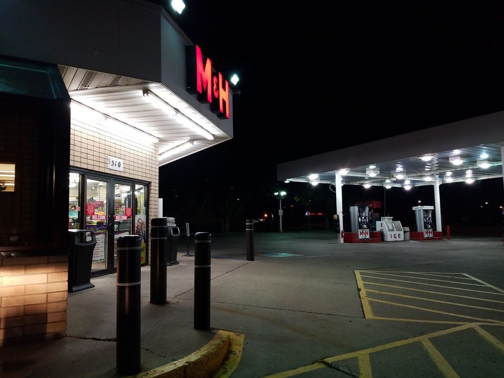 M & H RESTAURANT Updated October 2024 510 Main Ave, Moorhead, Minnesota Gas Stations