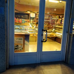 Vienesa Pan y Pas - Storefront of Vienesa pastelería y panadería!