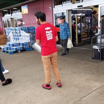 True Texas Boil House - Employees are always handing out free samples - Seafood Near Me - Houston, Texas True Texas Boil House - Employees are always handing out free samples - Seafood Near Me - Houston, Texas