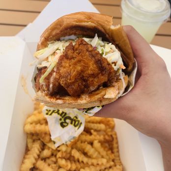 Jay Bird's Chicken - Medium spice chicken sandwich with fries and lemonade - Chicken Shop Near Me - Long Beach, California