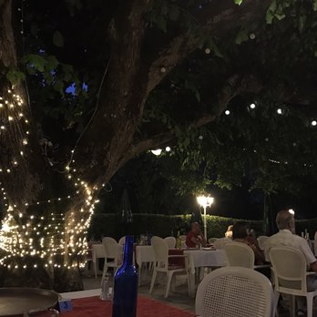 Ma Petite Auberge - beautiful outdoor decor! - Restaurants Near Me - Castellane, 04 Ma Petite Auberge - beautiful outdoor decor! - Restaurants Near Me - Castellane, 04