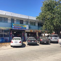 Virgilio Beauty Salon - Virgilio Beauty Salon is top floor far right (by tree) above La Michoacána (and a cellphone repair shop)