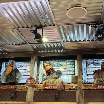 Frizzle Chicken Cafe - Decor - Breakfast & Brunch Near Me - Pigeon Forge, Tennessee