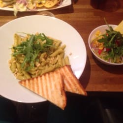 Café George - En Pasta-Pesto för ca 70 kr