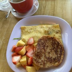 Café Paris - Omelette with fruit.