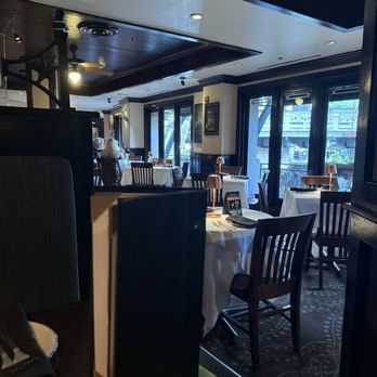 Landry's Seafood House - Interior - Seafood Near Me - San Antonio, Texas