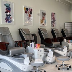 Posh & Polished - Pedicure stations