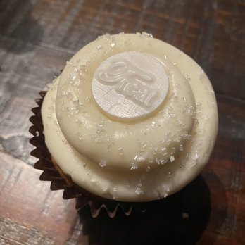 Treat! - White velvet - Bakeries Near Me - Houston, Texas