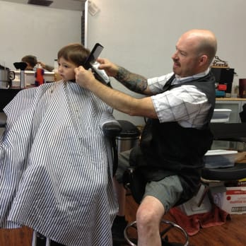 La Riviera Barber Shop - Travis, the owner. - Barbers Near Me - Sacramento, California La Riviera Barber Shop - Travis, the owner. - Barbers Near Me - Sacramento, California