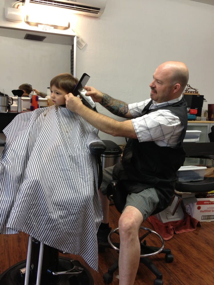 La Riviera Barber Shop Logo